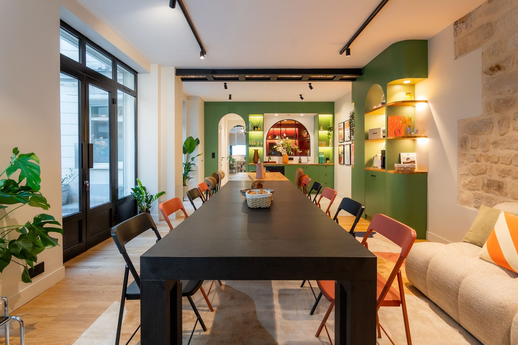 La grande tablée : vingt places autour d'une seule table